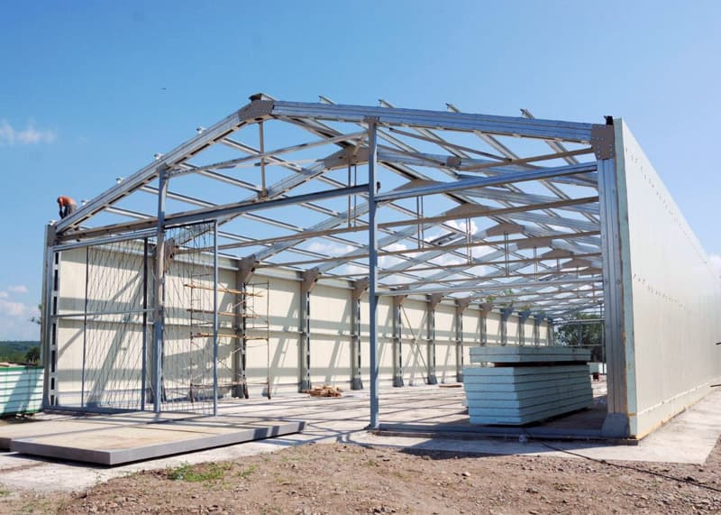 Строительство прямостенного каркасного ангара